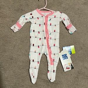 Kickee Pants Muffin Ruffle Footie Natural Holiday Lights NB
